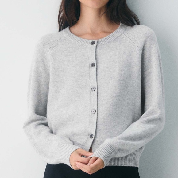 Aritzia Sweaters - EUC Aritzia Wilfred Cashmere-Blend Cardigan sz MEDIUM